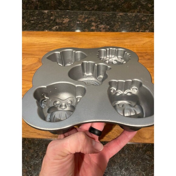 Nordic Ware Hungry/Jungle Animals Mold - Picture 4 of 8